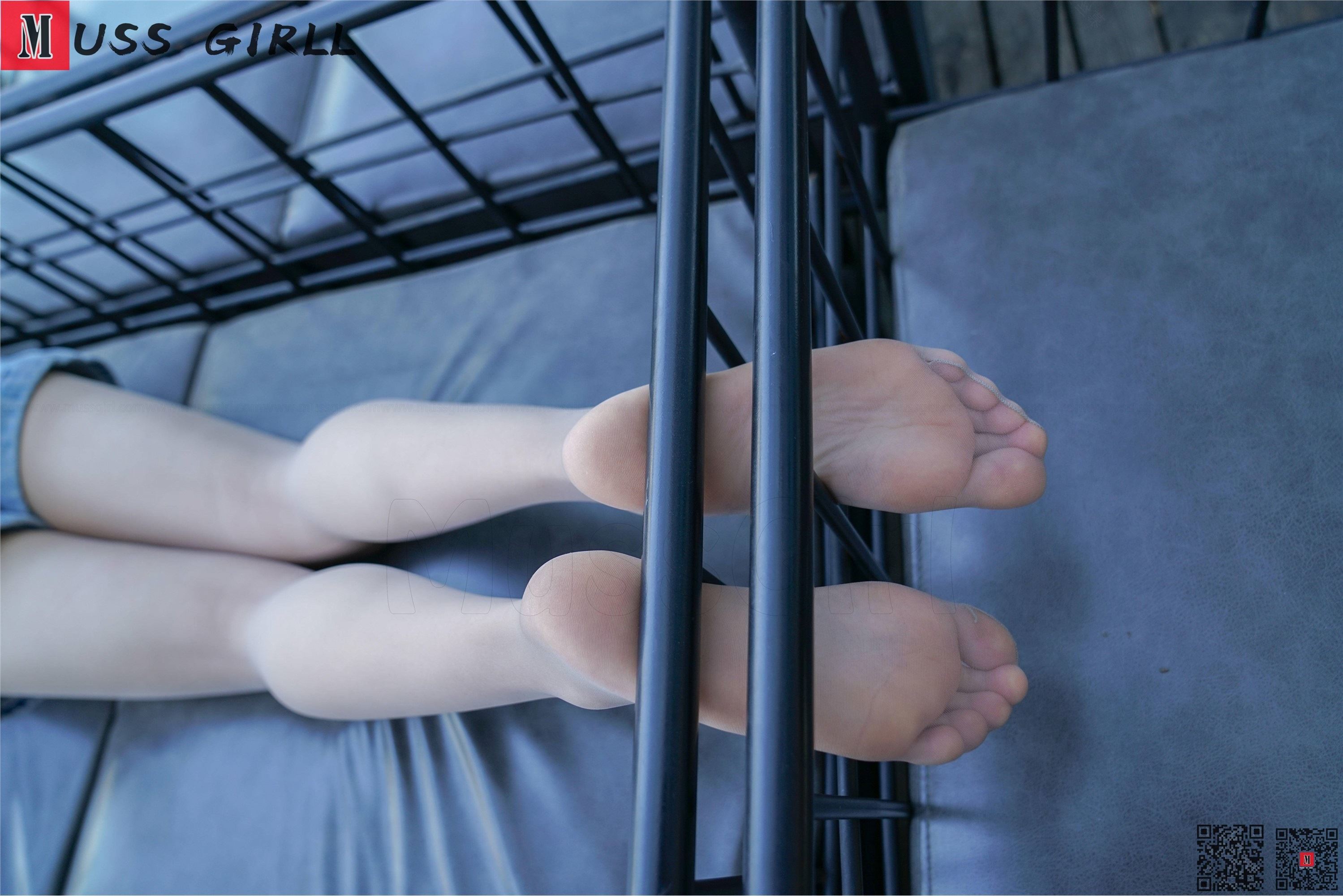 MussGirl慕丝女郎  NO.245-户外沙发牛仔热裤肉丝